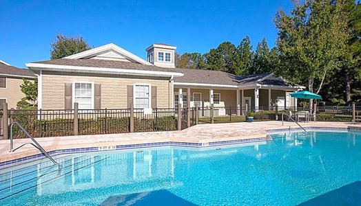 pool at  Bradley Pointe located in Savannah, GA